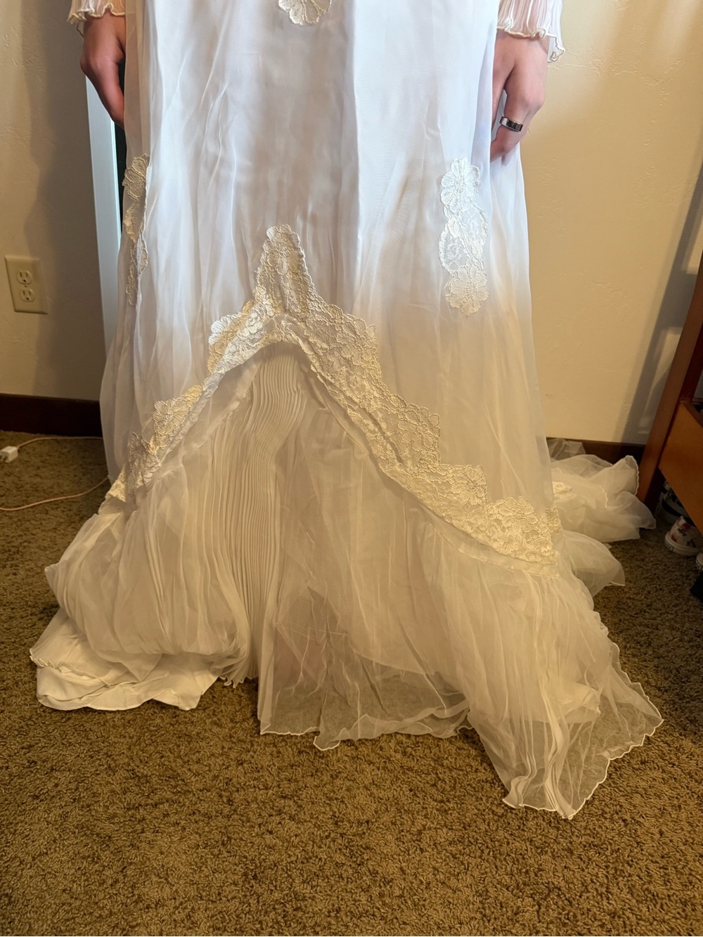Vintage Ivory Lace Long Sleeve Bridal Dress - Picture 6 of 12